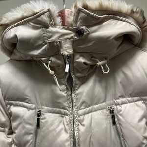 Ladies coat with faux fur collar